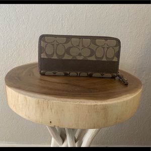 Coach Zipped Wallet Large